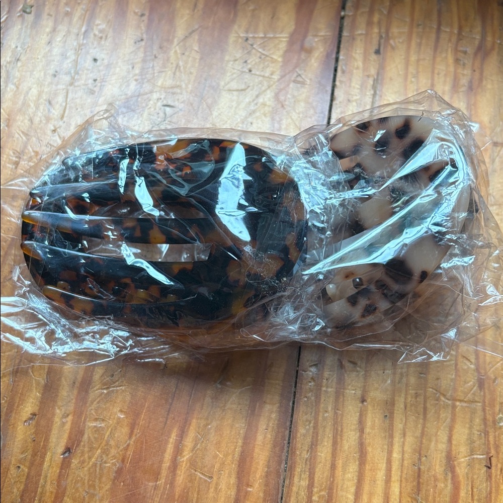 NIB 2 Tortoise Shell Hair Claw Clip flat one size